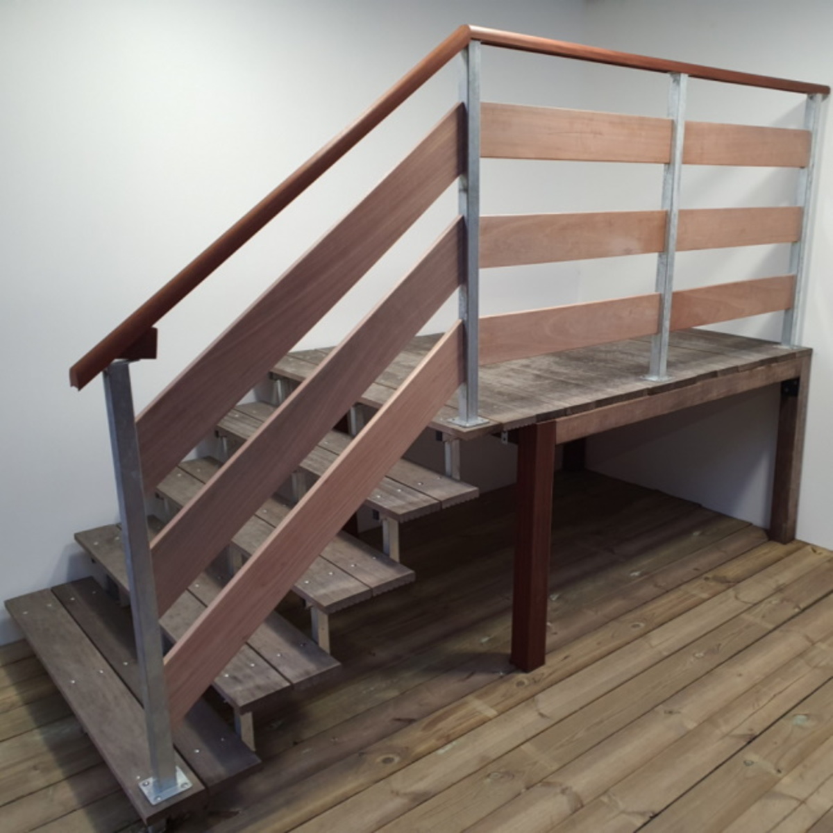 Plateforme bois autoclave ou exotique pour escalier extérieur
