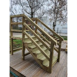 Outdoor stairs wood + landing + 9x9 banister rail straight
