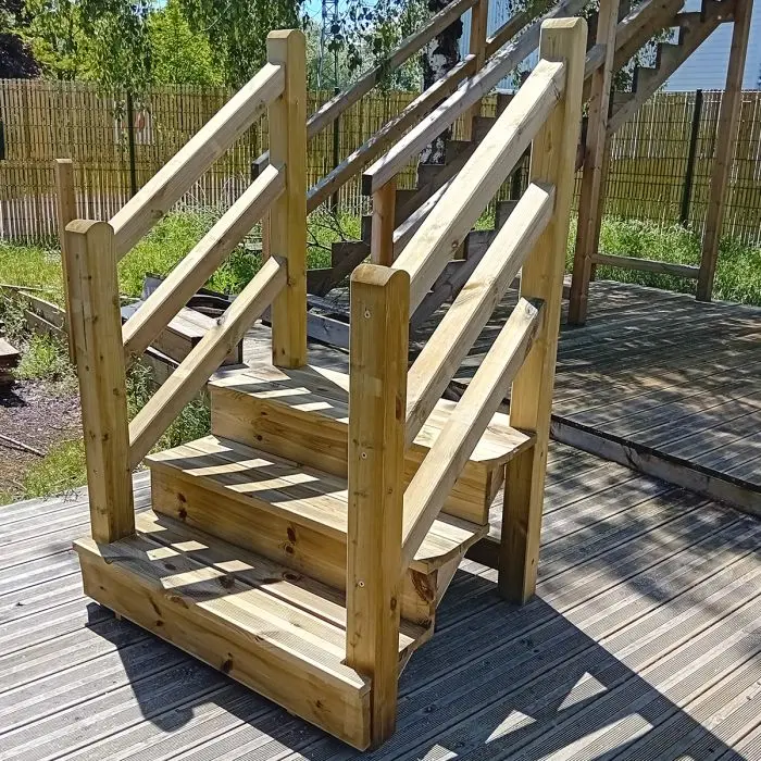 Trap buiten VENEZIA 7 treden met houten trapleuning H122cm