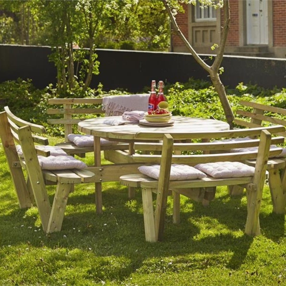 Ronde houten picknicktafel