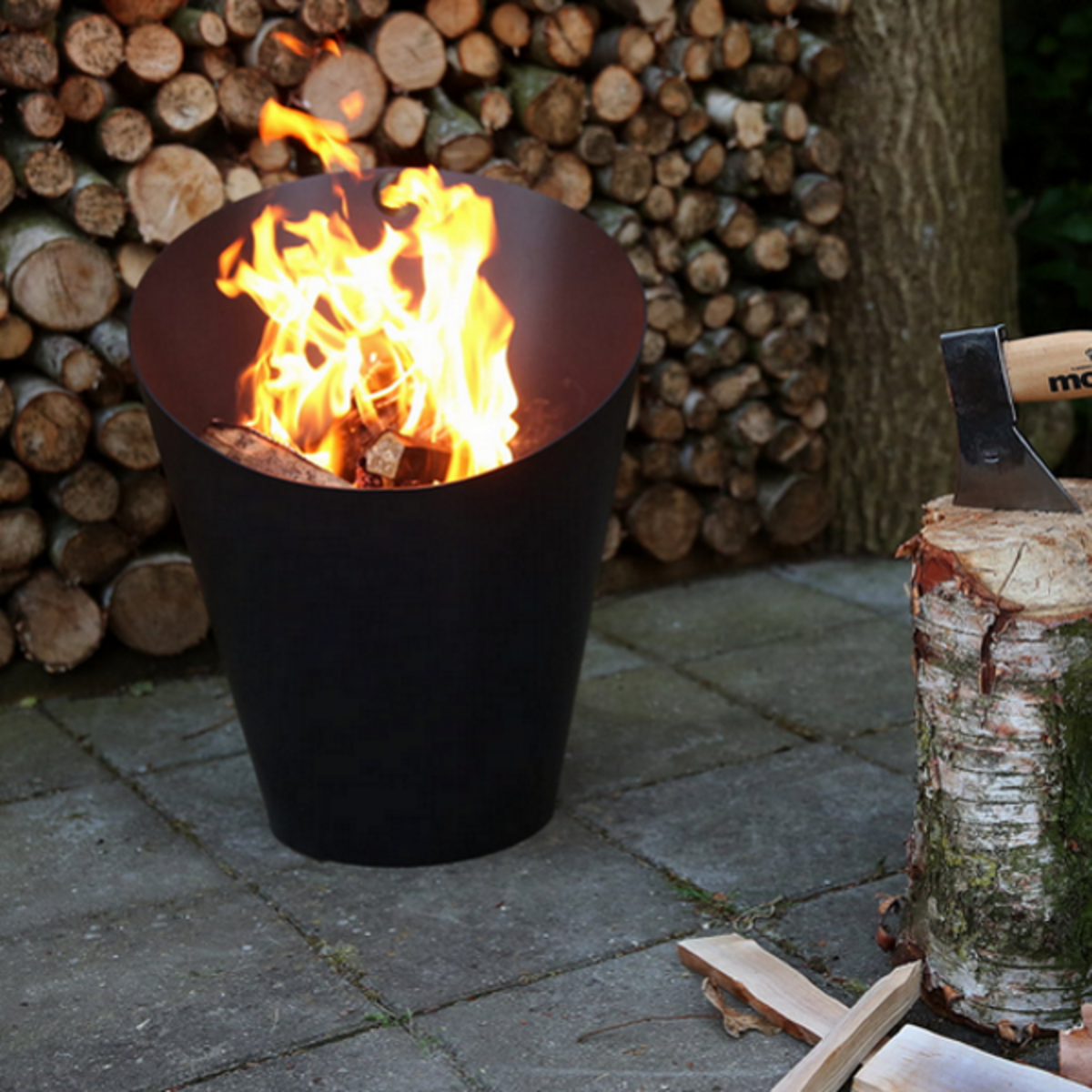 design vuurkorf op hout voor buiten