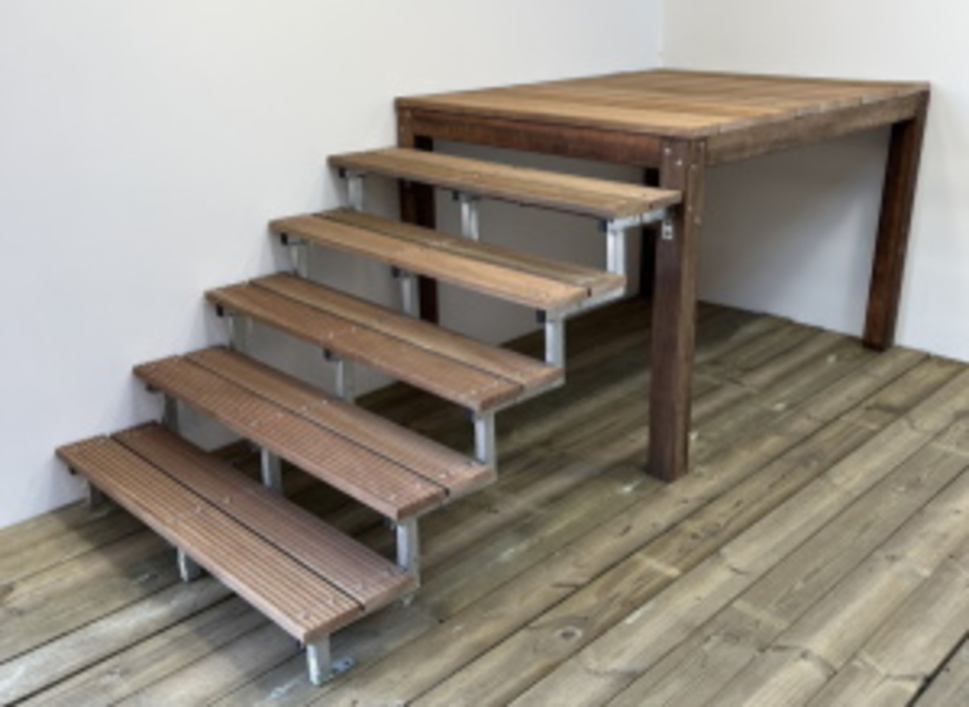 Escalier en bois exotique avec limon acier (Escalier extérieur 5 marches)