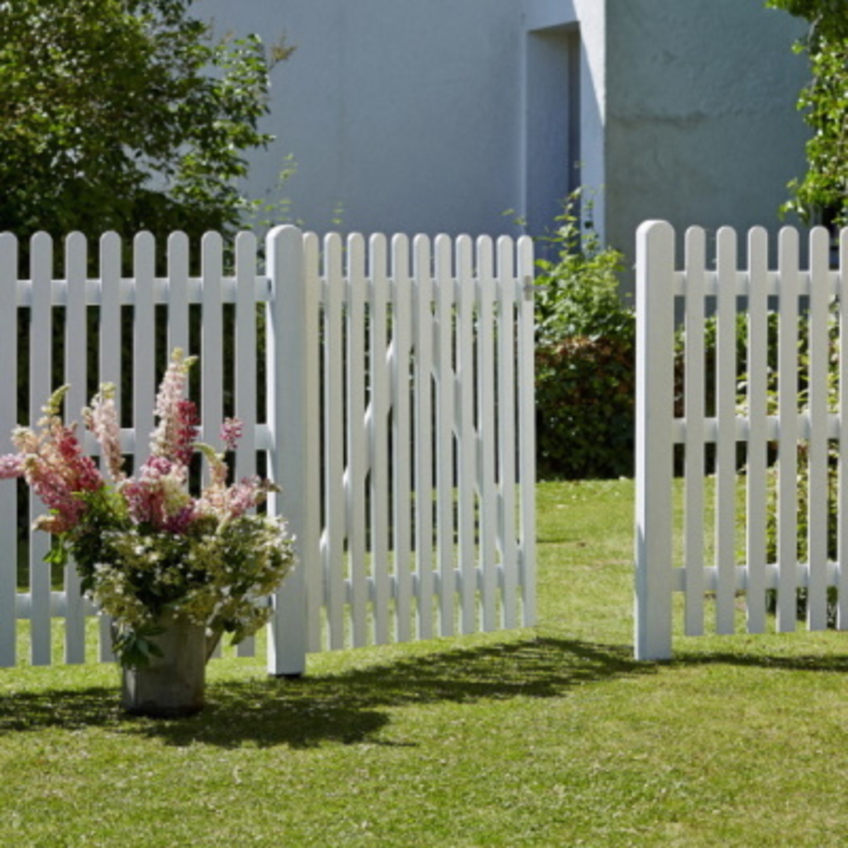 Garden fence wood white