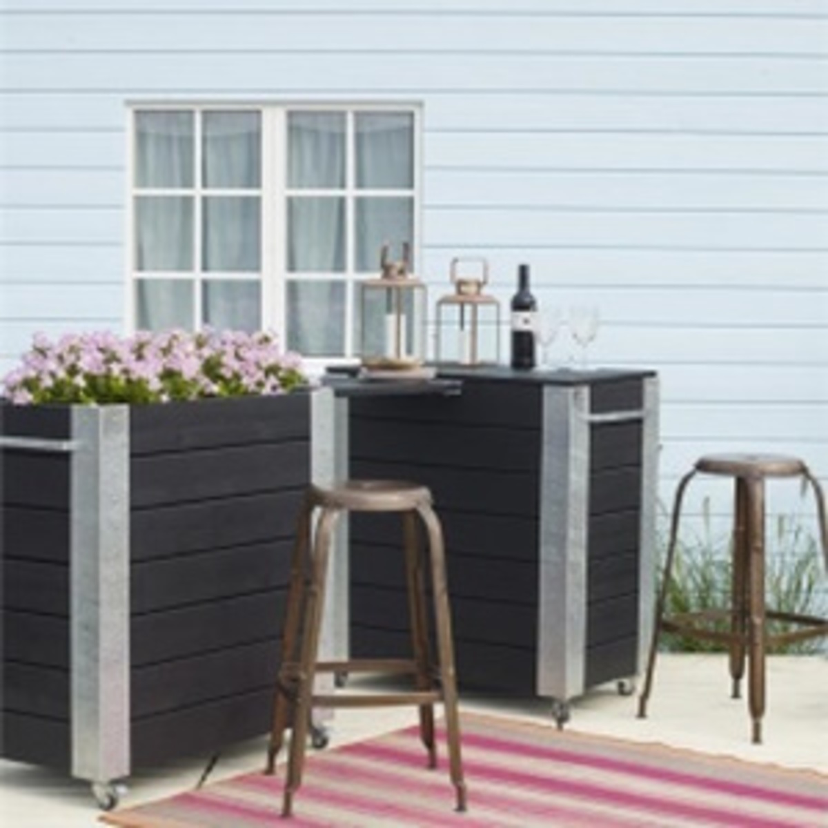 High planter on wheels - pressure treated wood High planter on wheels - pressure treated wood