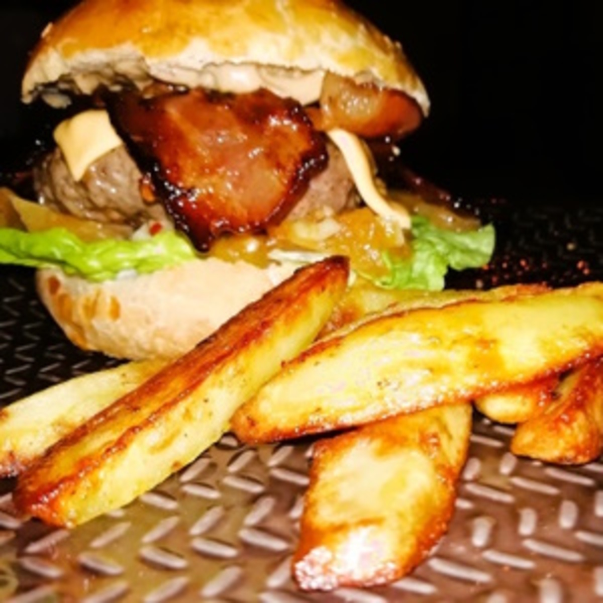 Köstlicher hausgemachter Burger Köstlicher hausgemachter Burger