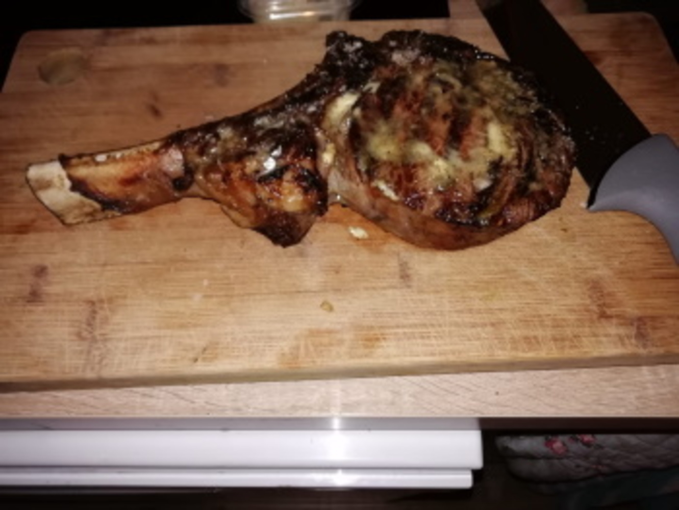 Carré de côtes de bœuf Black Angus façon Tomahawk au Morso Forno Carré de côtes de bœuf Black Angus façon Tomahawk au Morso Forno