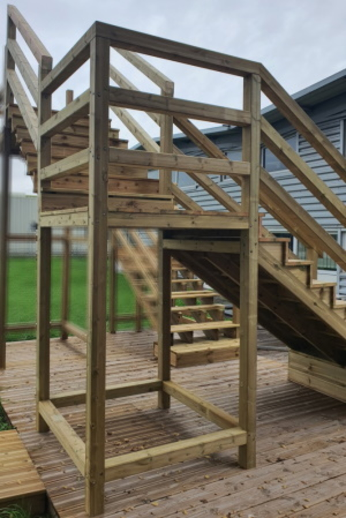 Balustrade trap met bordes