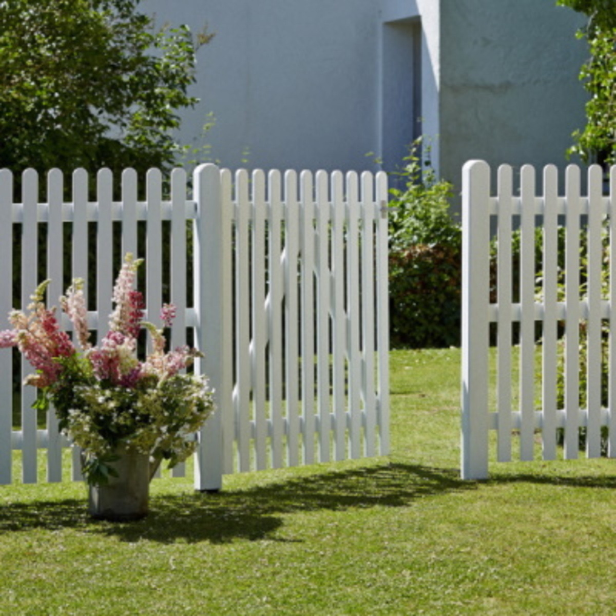 Clôture de jardin en bois blanc