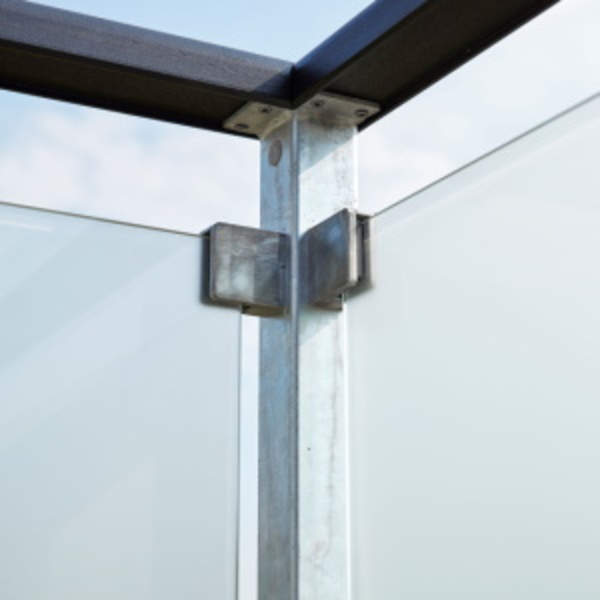 Glass balustrade post