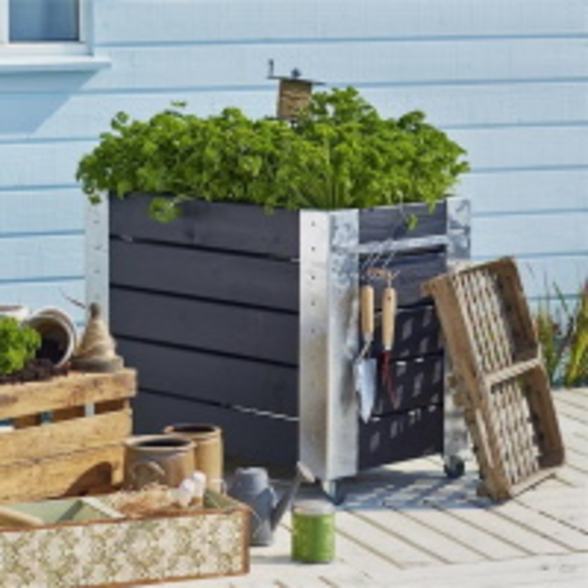 Hoge plantenbak op wielen Hoge plantenbak op wielen