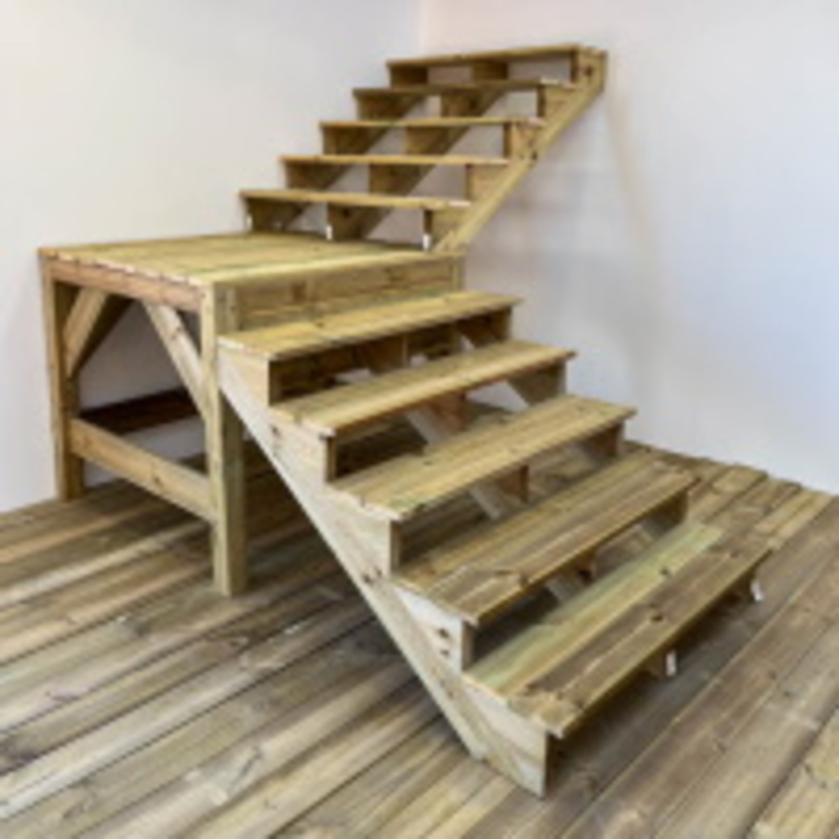 Holztreppe aussen Holztreppe aussen