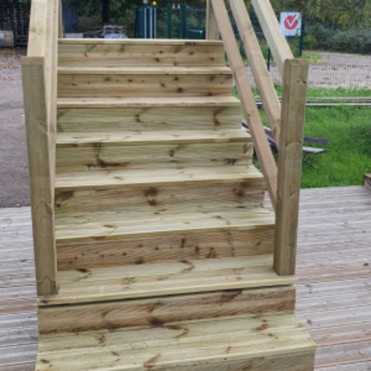 Outdoor stairs with counter steps