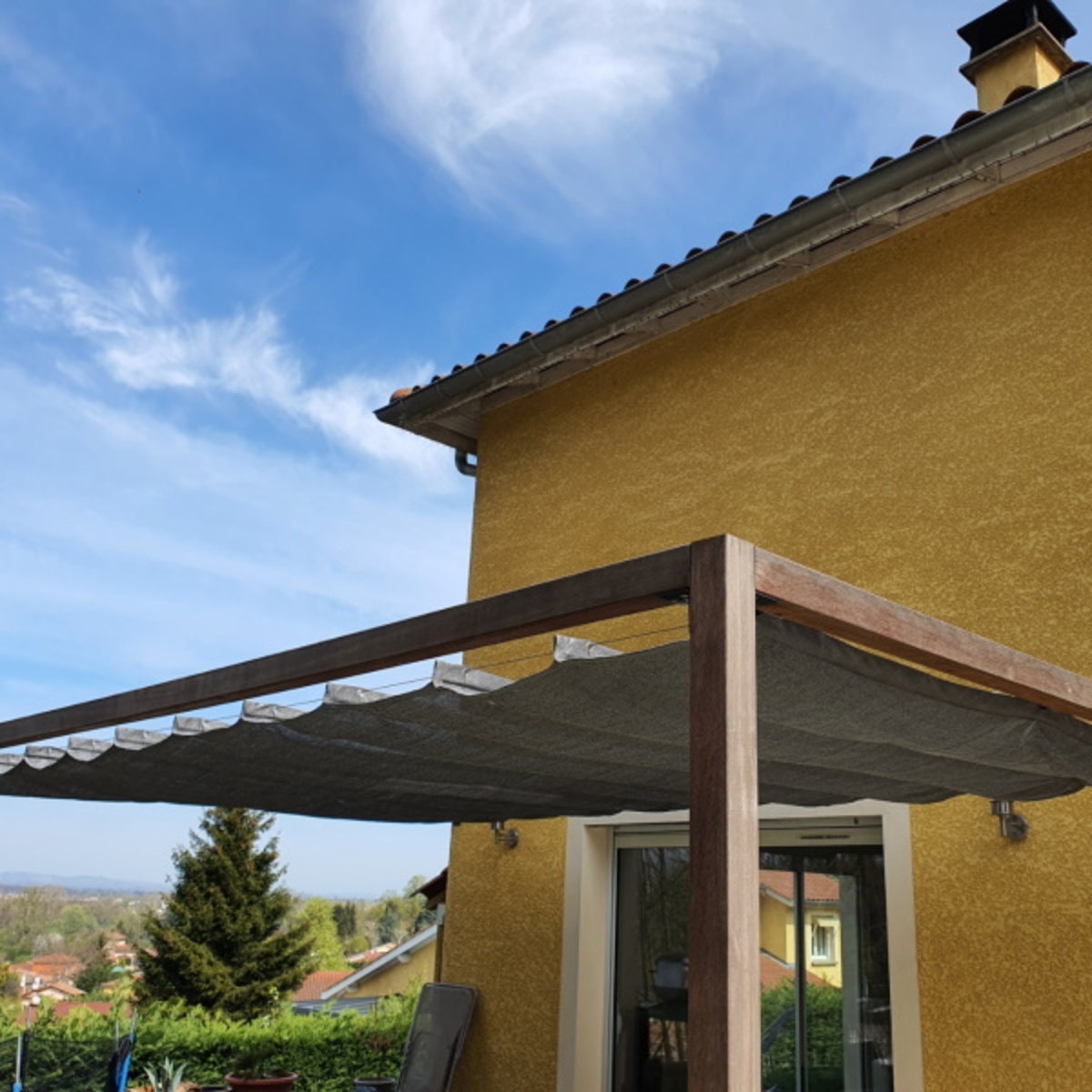 Hardwood wall pergola with retractable shade canopy (Merci Laurence!)