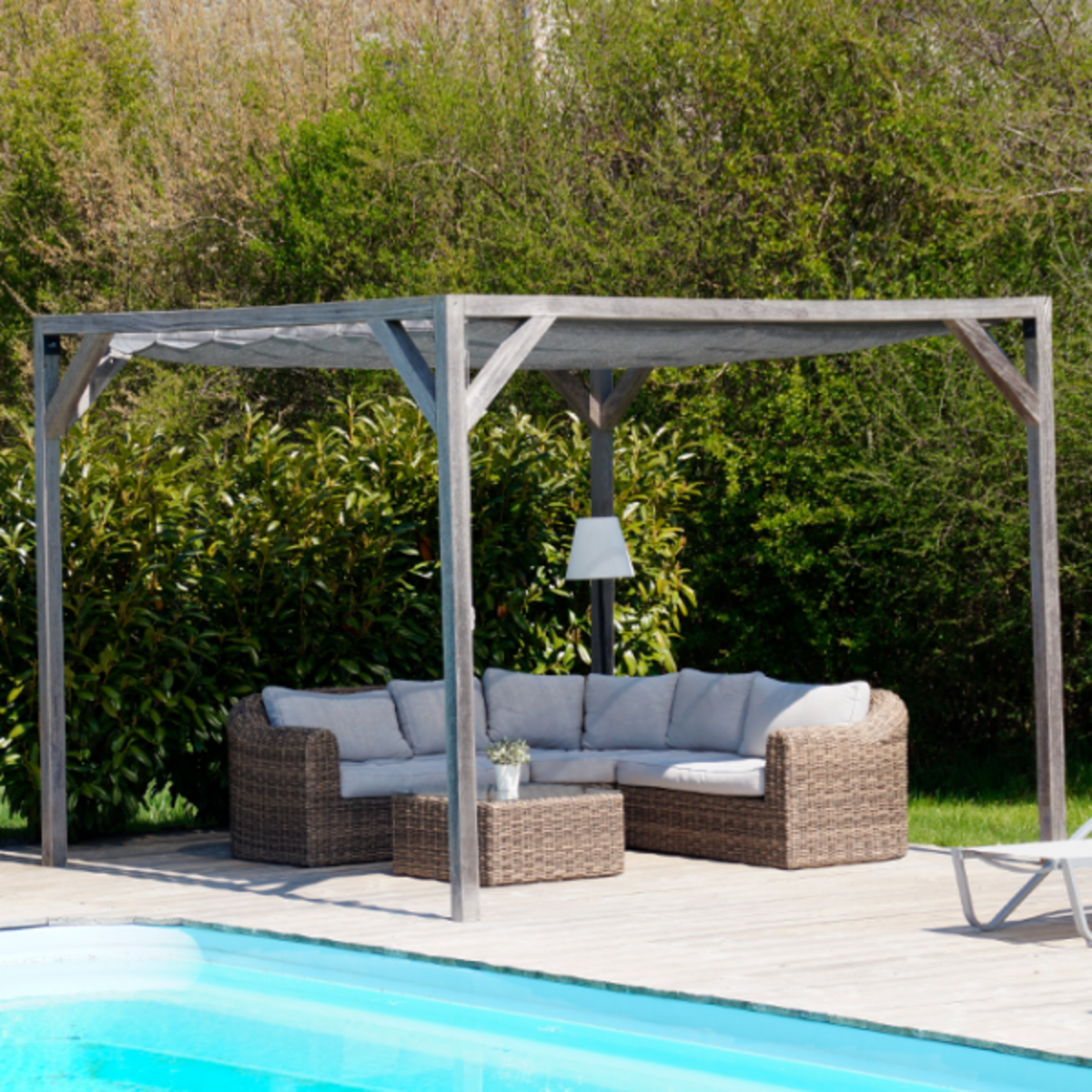 Hardwood pergola with retractable shade canopy (Thanks again Dwight ;-))