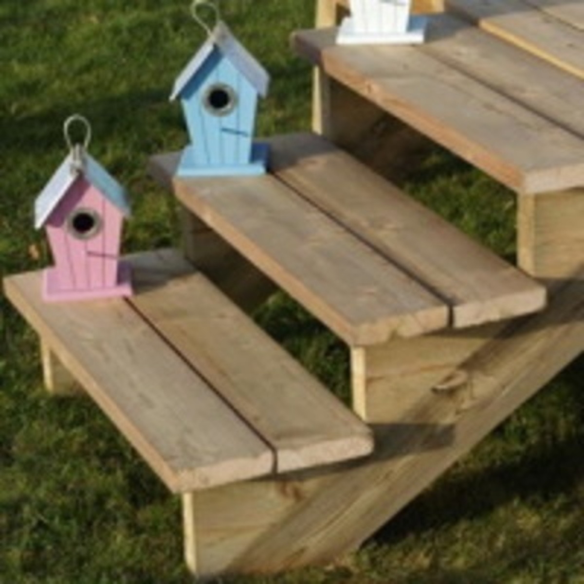 Escaliers Haquette - Escalier droit extérieur avec plateforme pour  terrasse. Ossature métallique, bois iroko. Poteaux et câbles inox avec sous  bassement verre stadip.