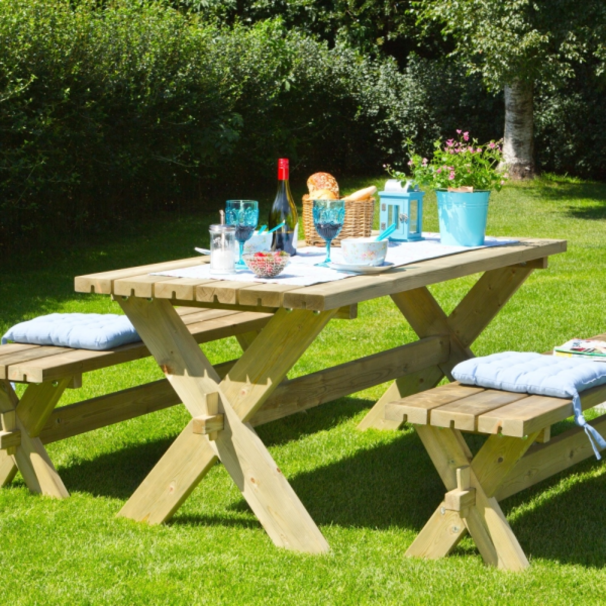 Tavolo da giardino di legno