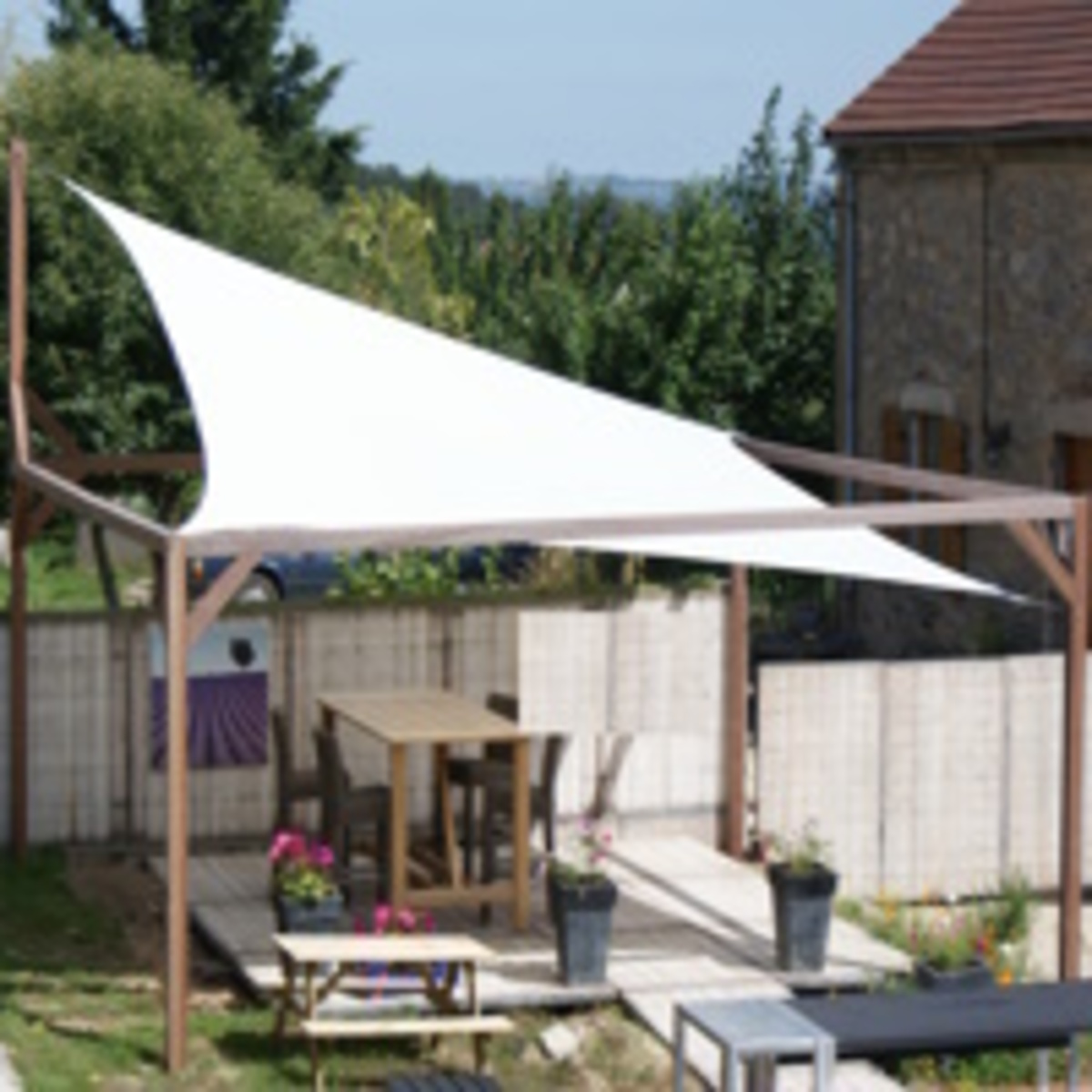 Waterproof shade cloth in pergola